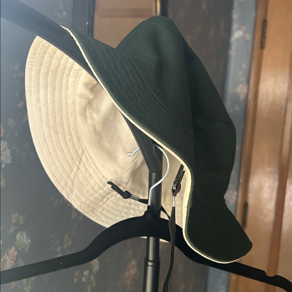 SUN HAT/ rain hat / lg / unisex/ new/ toggle straps/ adj/ reversible/toggles off - Picture 12 of 13